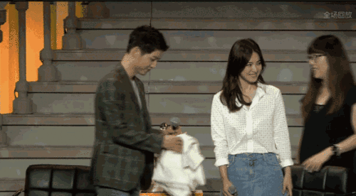 小编今天失恋闹罢工!都怪宋仲基宋慧乔宣布婚讯