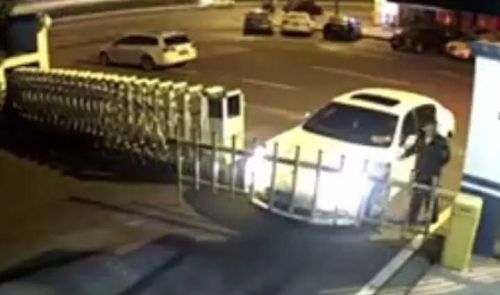 女司机撞派出所门 醉驾投诉民警处理结果不满