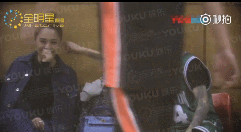阿娇和秦奋亲密互动疑似恋情曝光,可这个富二代不是有女友吗