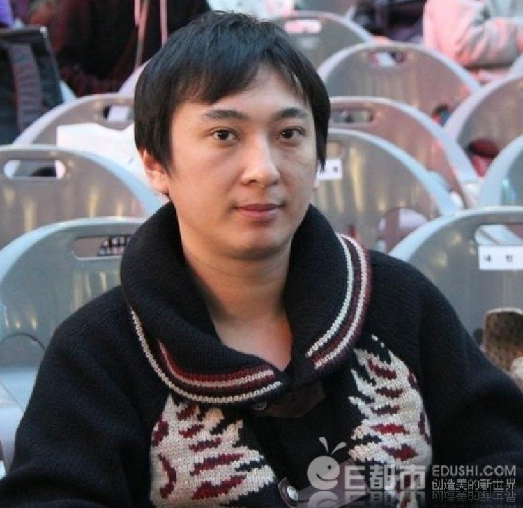 阿娇和秦奋亲密互动疑似恋情曝光,可这个富二代不是有女友吗