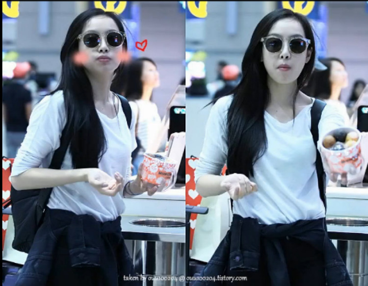 宋茜被撕坏登机牌秒变表情包,她在机场一直很可爱啊