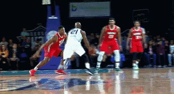 小熊被骗到一次犯规