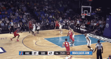 亚布塞莱上演战斧劈扣！