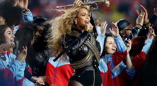 碧昂丝在2016超级碗的中场演出