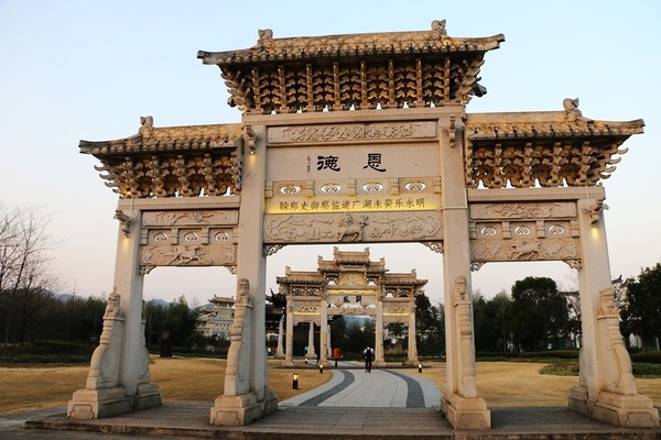 皇帝亲赐江南第一家,三朝十五世同居共食,绝不是普通的家