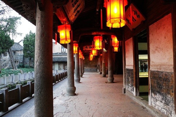 皇帝亲赐江南第一家,三朝十五世同居共食,绝不是普通的家