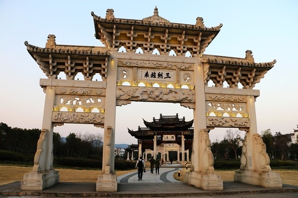 皇帝亲赐江南第一家,三朝十五世同居共食,绝不是普通的家