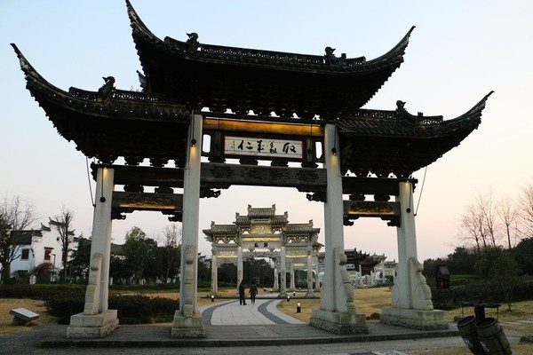 皇帝亲赐江南第一家,三朝十五世同居共食,绝不是普通的家