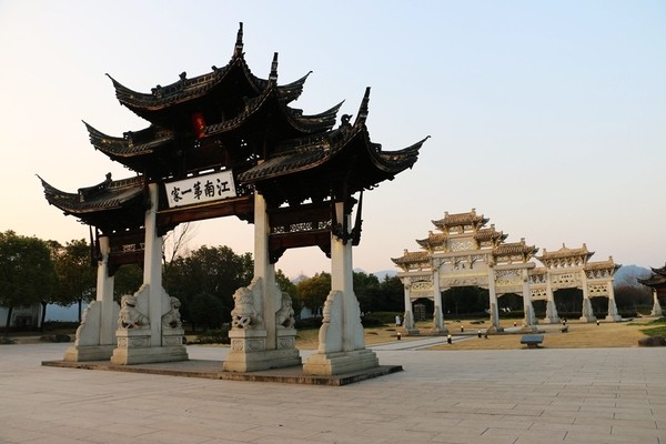 皇帝亲赐江南第一家,三朝十五世同居共食,绝不是普通的家