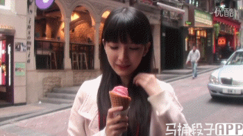 今日爆笑gif:广大男性你们的福利来了!