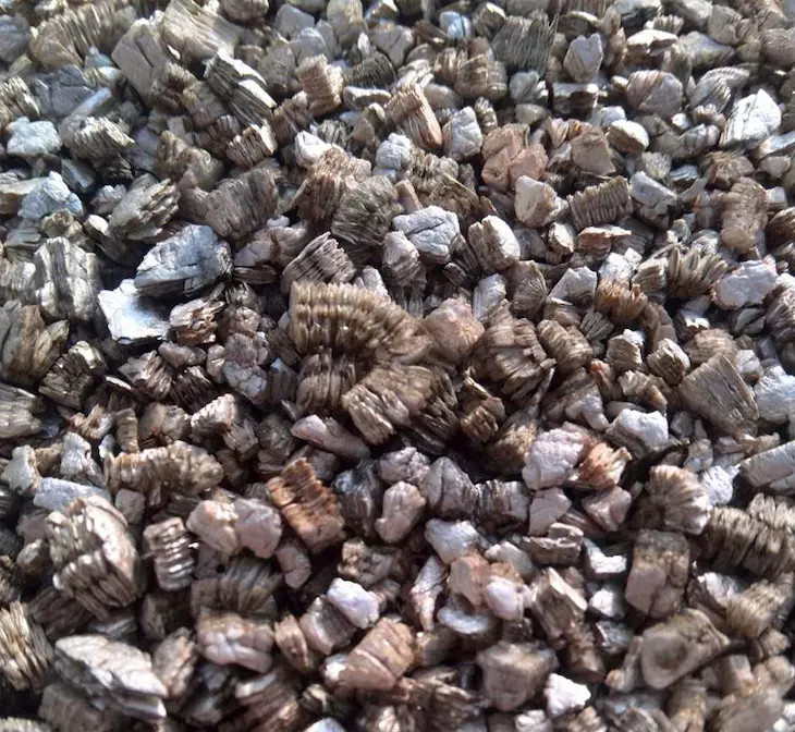 颗粒度较高的新疆白蛭石