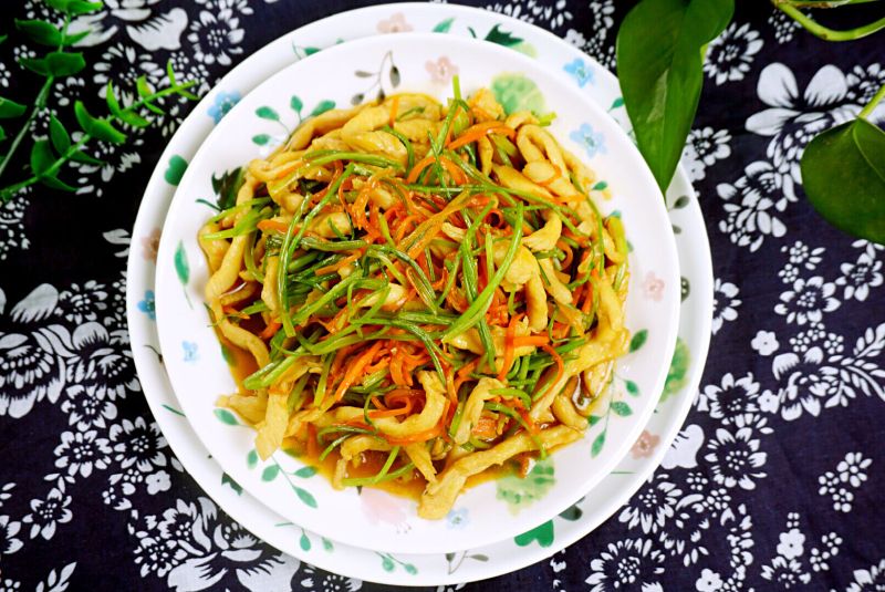 这菜太便宜,2元一大捆,却是时蔬中的维C冠军,此种做法更是鲜