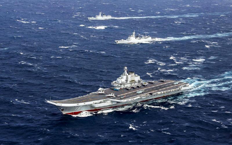 　　西太平洋上的中国海军辽宁舰航母编队