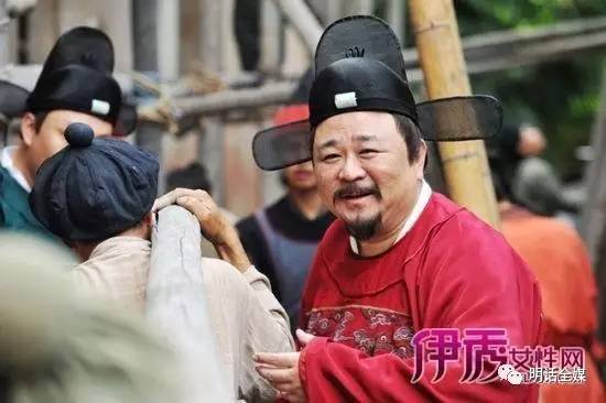 寺庙里地下长期“闹鬼”,原来是一名贪官在过官瘾