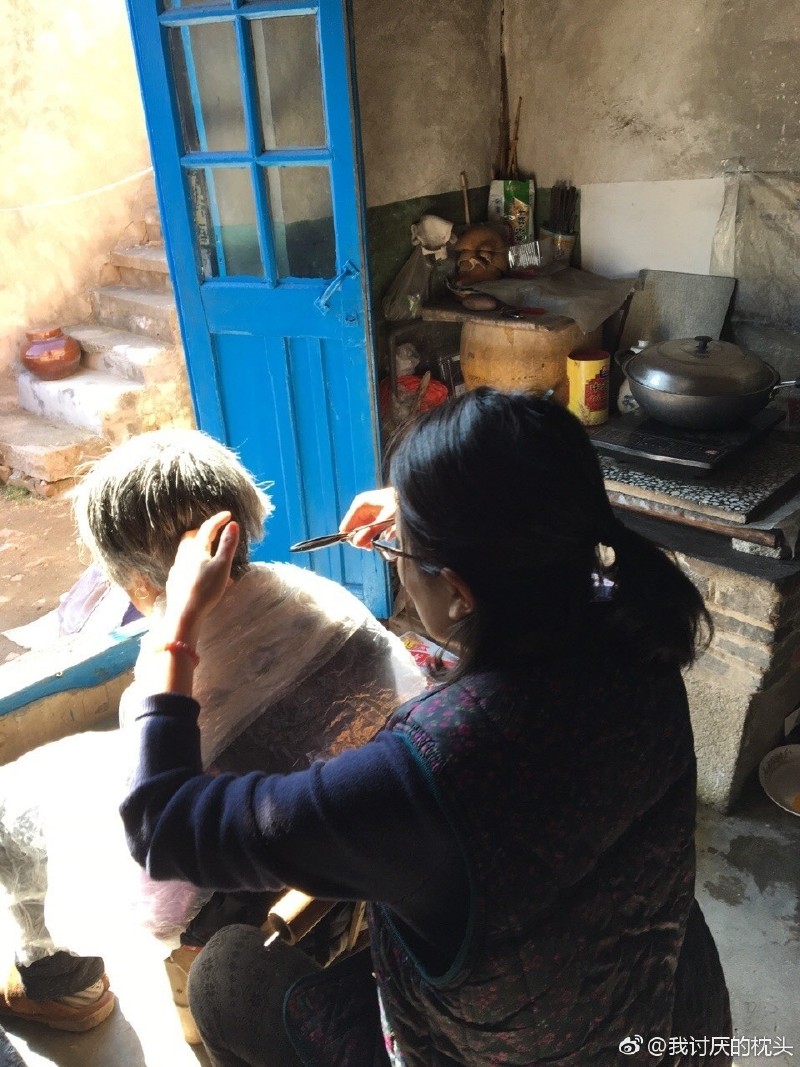 她,是奶奶,是外婆,是多少人童年的全部