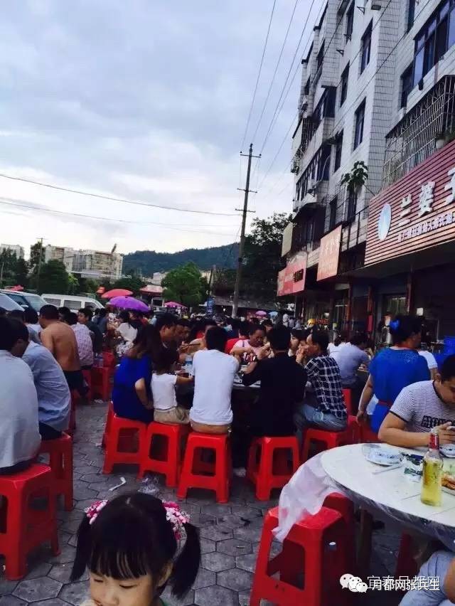 ▲分宜县城分宜电厂螺丝店顾客爆棚