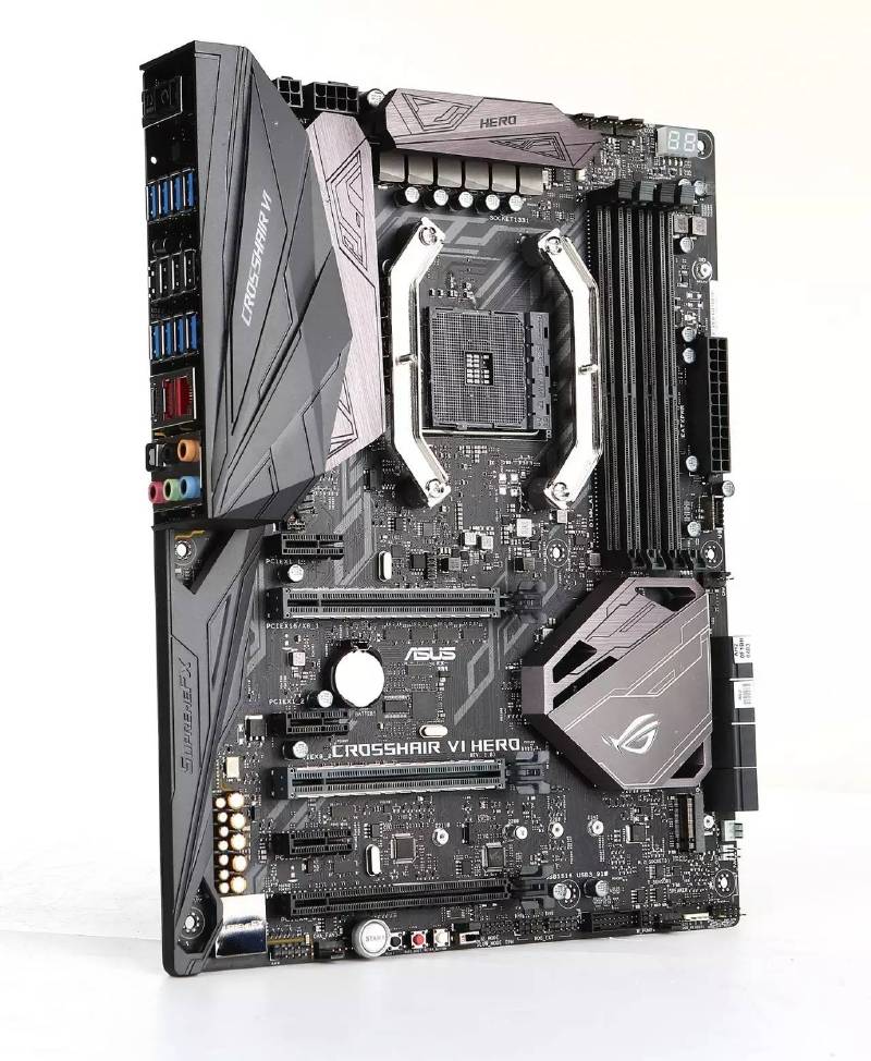 整体来说,采用多项新技术,新生产工艺的两款锐龙 AMD Ryzen 7处理器性能上值得肯定。如锐龙 AMD Ryzen 7 1800X的整体性能已经十分接近其竞争对手Core i7-6900K,并在部分测试项目中反超。如果将售价这一决定消费者选择的重要因素考虑在类的话,锐龙 AMD Ryzen 7 1800X的性价比就要比Core i7-6900K高出不少。如Core i7-6900K 8199元的售价仍然要比锐龙 AMD Ryzen 7 1800X 3999元的售价高出一倍之多。 再看AMD Ryzen