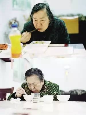 她,是奶奶,是外婆,是多少人童年的全部