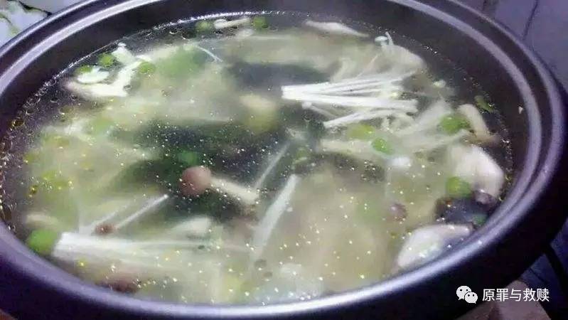 素什锦火锅，来，捞到肉算我输~╭(╯^╰)╮