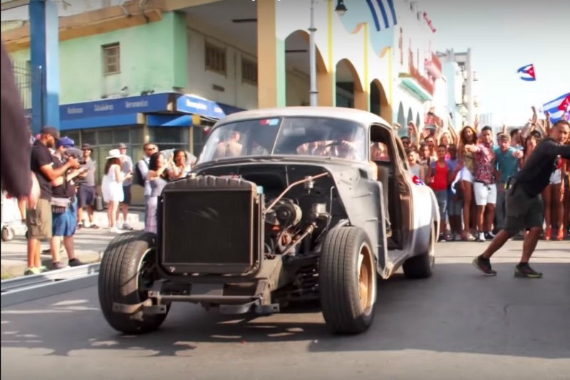 电影中被“轻量化改装”后的1950年雪佛兰Fleetline