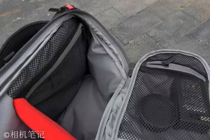 主空间和盖子上的网格袋