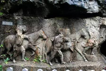 西湖飞来峰龙泓洞-白马驮经