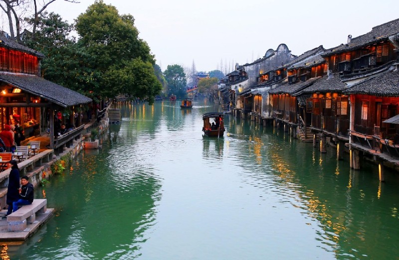 面朝阳光,春暖花开 浙江嘉兴乌镇 阳春三月,浙江嘉兴市,江南水乡乌镇春意盎然,景美如画。