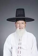 年龄最大的参选者名为权正洙（音译），现年76岁。职业是算命先生。