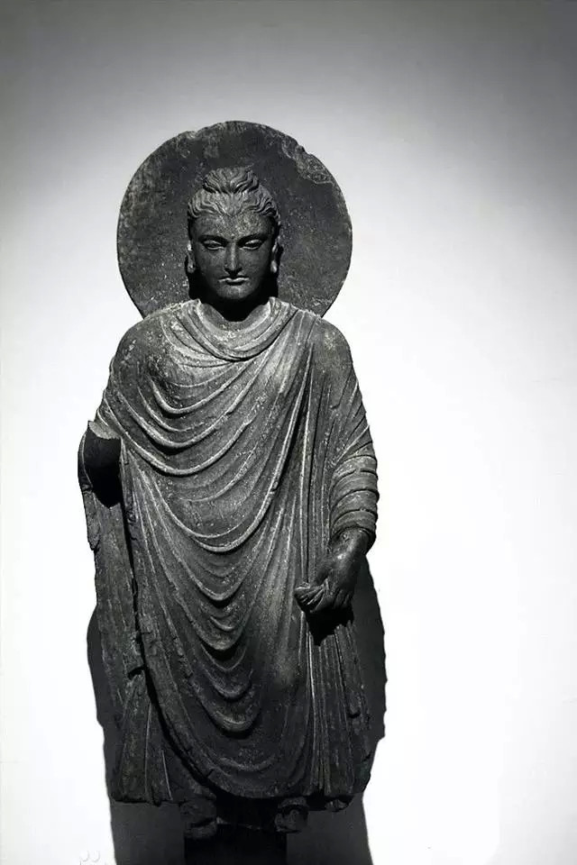 在这个殊胜的日子里,不妨把这些帅气的青年佛陀像转发给朋友们,刷新一