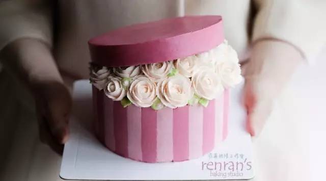 厨studio的玫瑰花盒子蛋糕