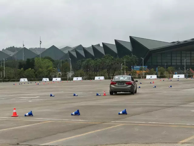 前驱还能否很宝马,国产1系抢了谁的蛋糕?