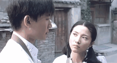 那个时代,谈恋爱,是一件很丢人的事情,是耍流氓,是臭不要脸,是被资本