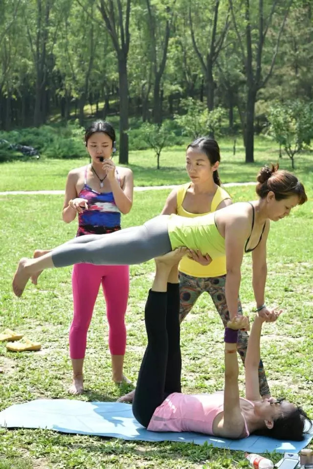 新课上架| <wbr>飞行流瑜伽,产后变身“空中飞人”