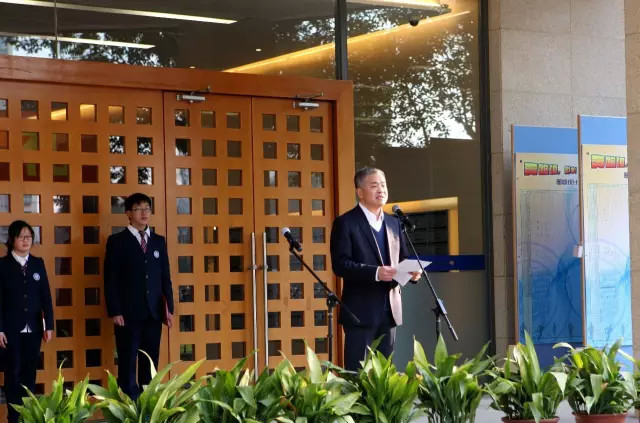 复旦附中校长吴坚