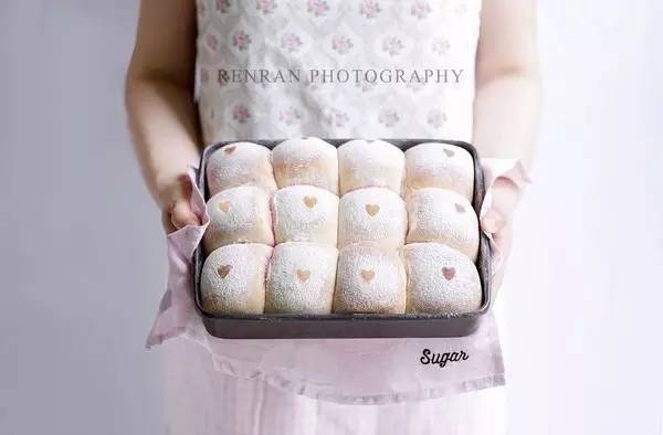 为宝宝做的火龙果小面包