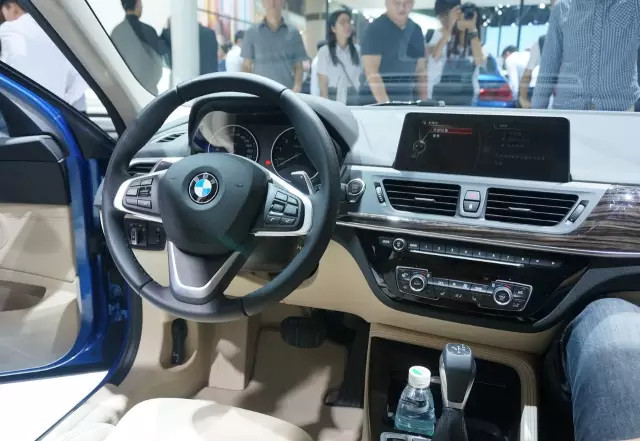 前驱还能否很宝马,国产1系抢了谁的蛋糕?