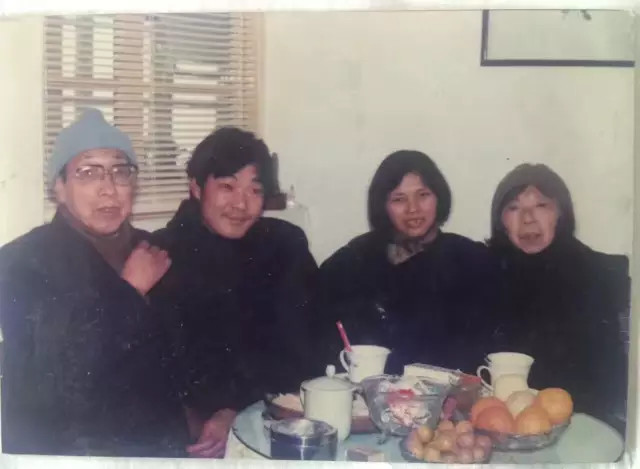 △当年姜鸿夫妇与恩师