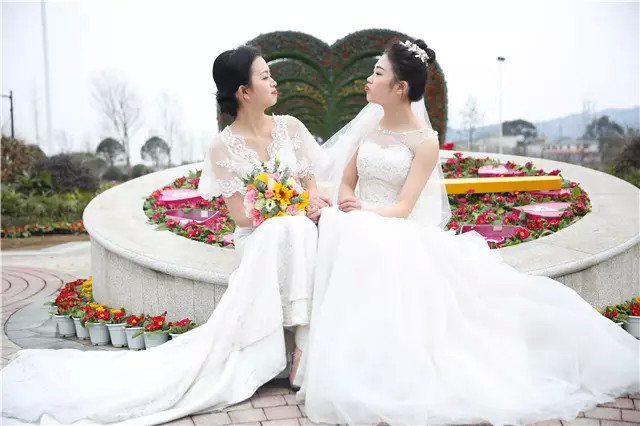 老年妆婚纱照_老年婚纱照图片(3)