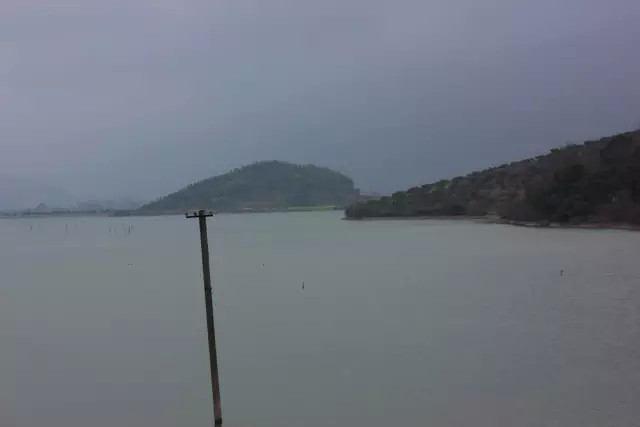 灵湖,古称灵绪湖,位于慈溪市龙山镇.