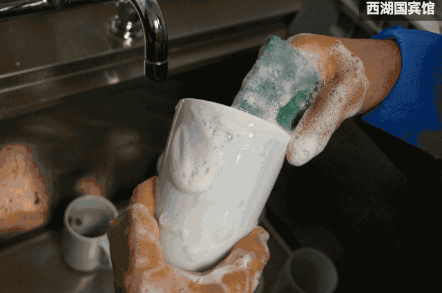 【独家】带您深入了解酒店客房杯具消毒全过程!