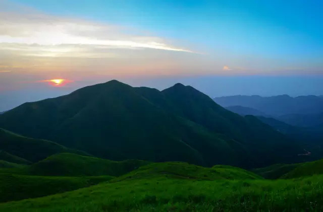 高山草甸 日出东方