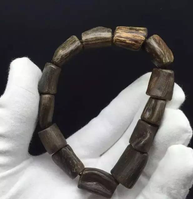 把沉香盘出包浆,是升值了,还是贬值了?