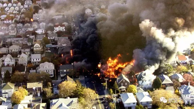 消失的尾翼 纽约贝尔港空难 美国航空587号航