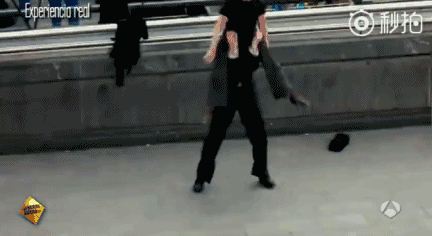 然而还有更狠的,前空翻,后空翻.