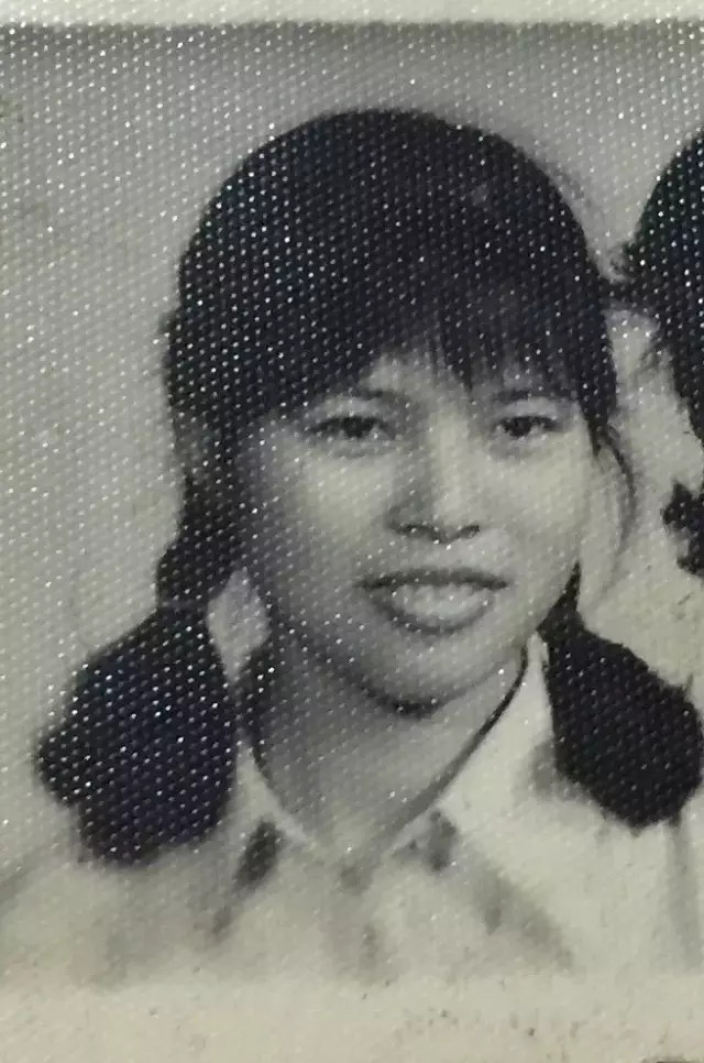 30岁正式拜师,写得一手好字,她的“法宝”也许你也有…… △年轻时的姜鸿