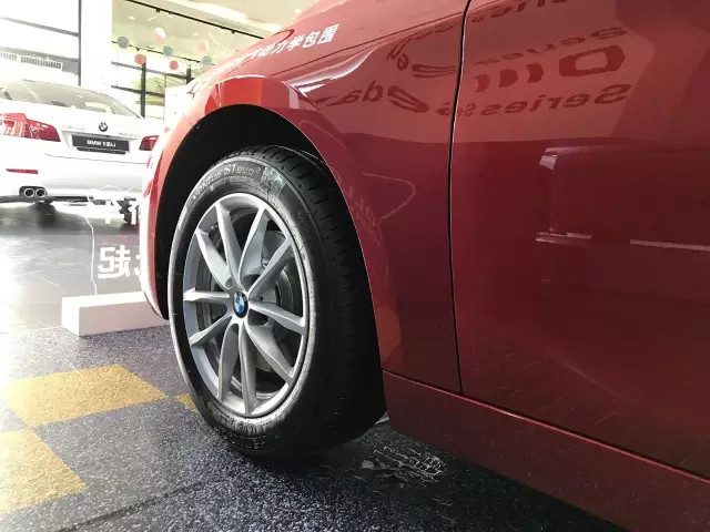 前驱还能否很宝马,国产1系抢了谁的蛋糕?