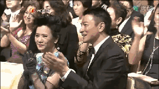 此处应该有掌声