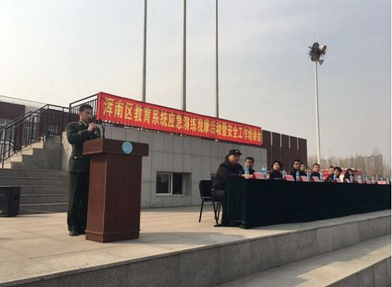 沈阳浑南举办校园消防防暴演练 孩子比大人懂