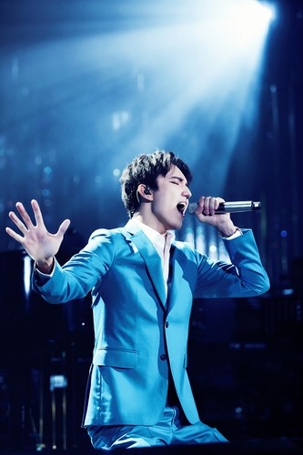 《人民日报》独家专访迪玛希:放声歌唱,就是你的少年模样