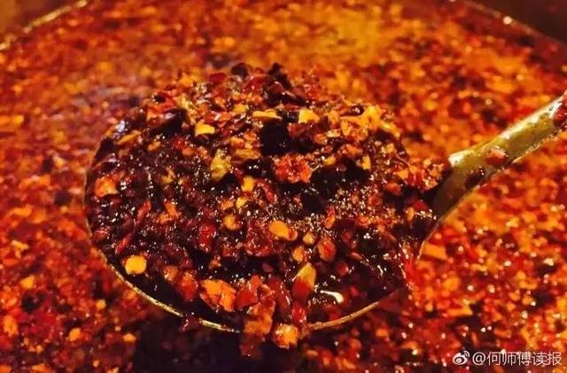 论西安油泼辣子夹馍的正确吃法：馍入辣香，指不沾油